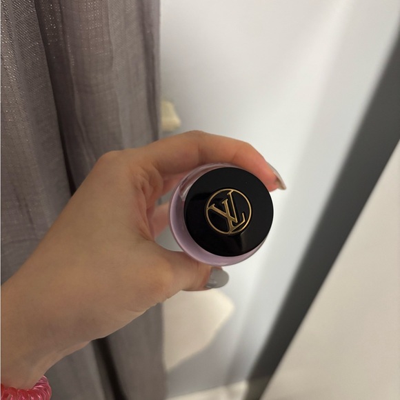Louis Vuitton Heures d'Absence Perfume with Pink Hue - Picture 3 of 5